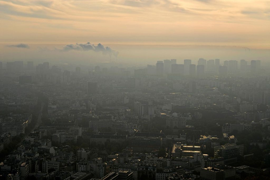 Foto: Podívejte se, jak smog zahaluje život ve městech - Francie