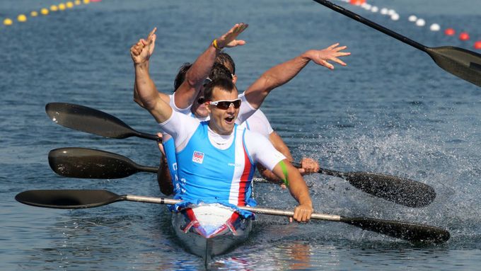 Takhle se český čtyřkajak radoval na olympiádě v Londýně.