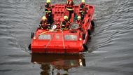 Doprovodem byly tři stroje PTS-10.