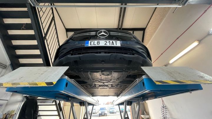 I elektromobily rychle reznou, ukázalo se na Teslách. Má smysl je nechat ošetřit?; Zdroj foto: Eva Srpová