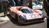 Roku 1971 se růžovou pyšnil legendární vůz Porsche 917/20. Posádce Reinhold Jöst, Willi Kauhsen ovšem tato barva štěstí nepřinesla, Němci obsadili až 32. místo.-