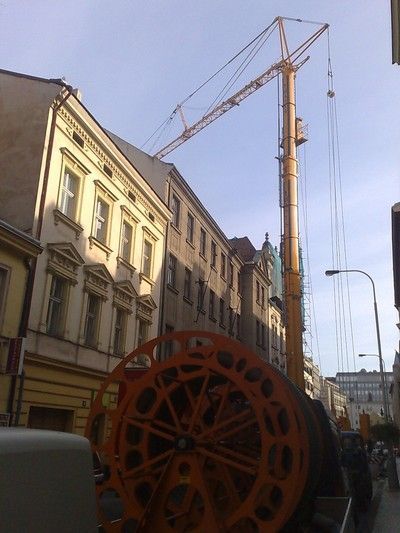 Částečně zřícený dům v pražské Soukenické ulici