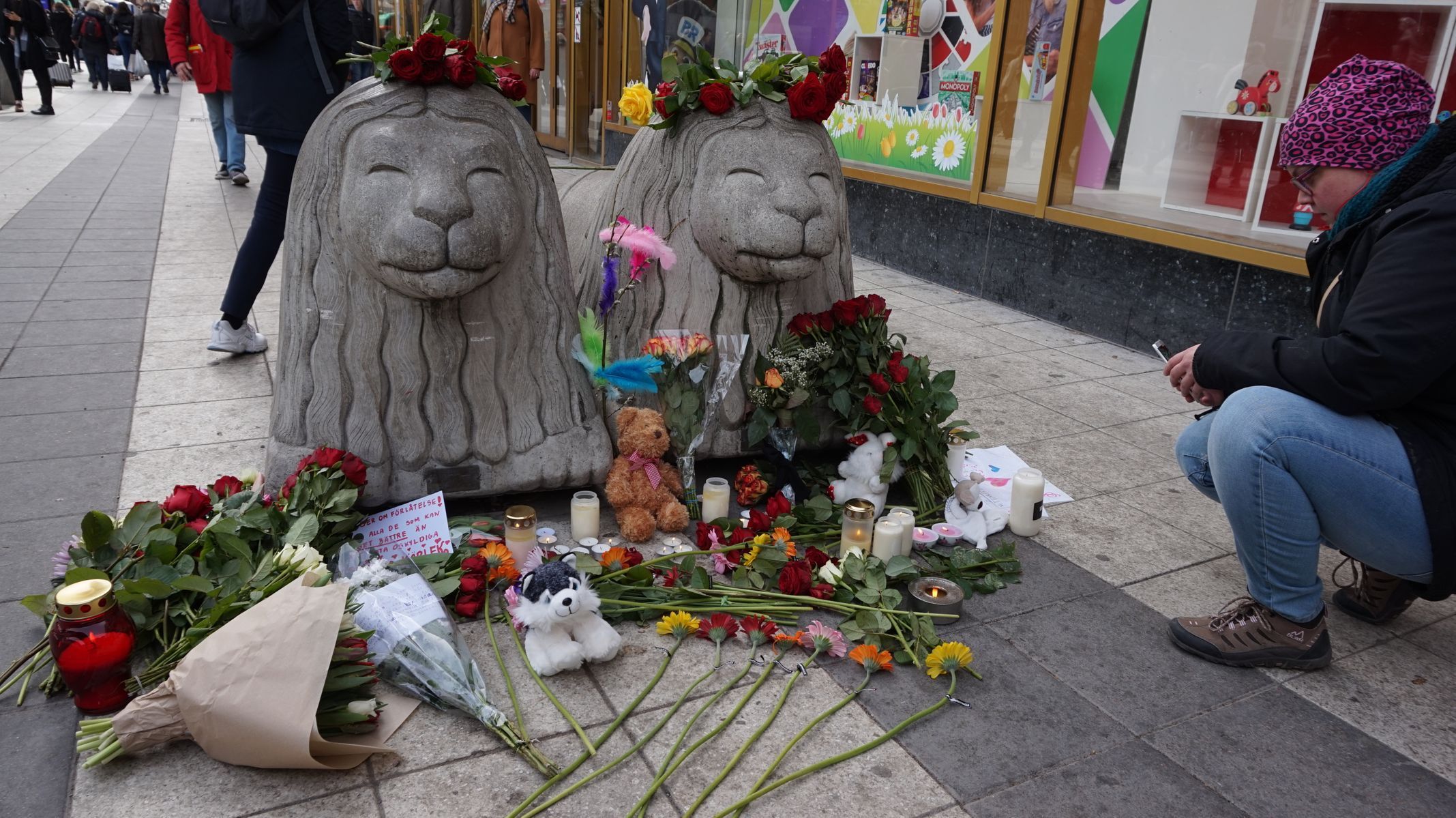 Pieta za oběti teroristického útoku ve Stockholmu