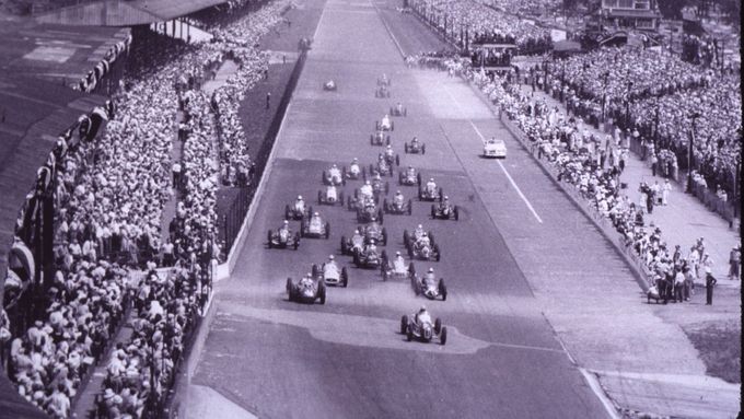 Start závodu Indy 500  v roce 1950, jenž byl historicky třetím podnikem světového šampionátu formule 1.