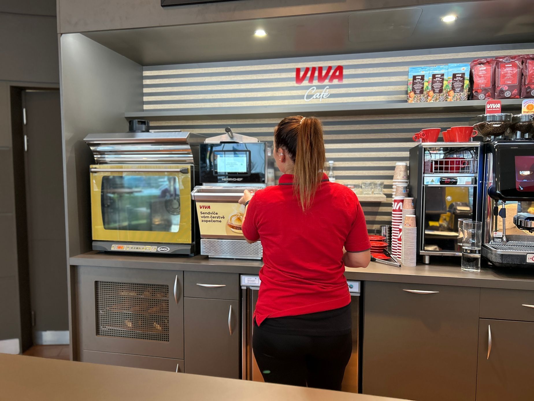 čerpací stanice, občerstvení, párek v rohlíku, fast food