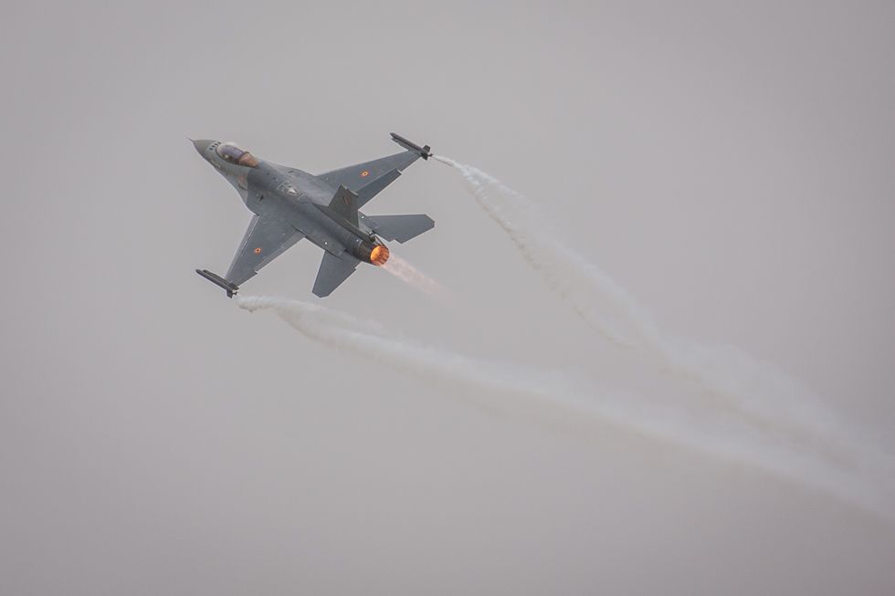 F-16