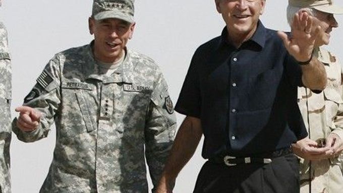 Prezidenta Bushe čekají perné dva týdny. Během nich se možná změní americká strategie v Iráku.