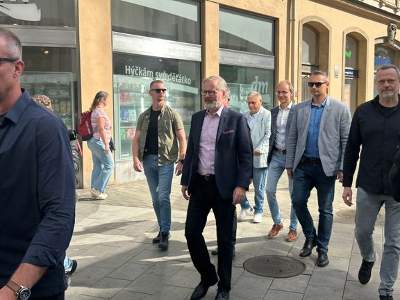 Premiér Petr Fiala při příchodu na úterní předvolební mítink Spolu v centru Brna.