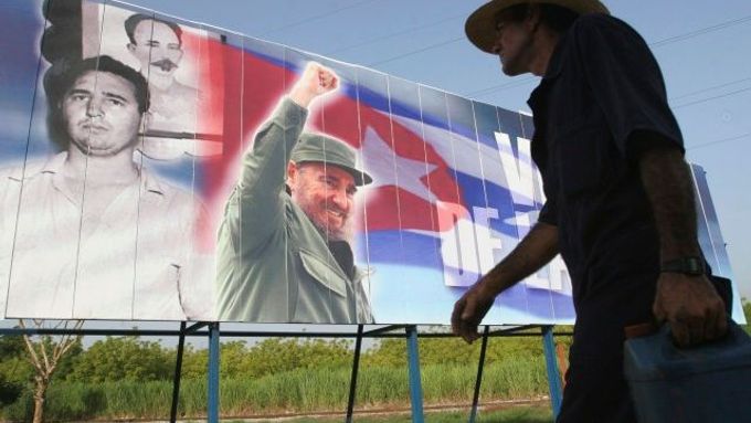 Jeden z mnoha Fidelových plakátů v Havaně.