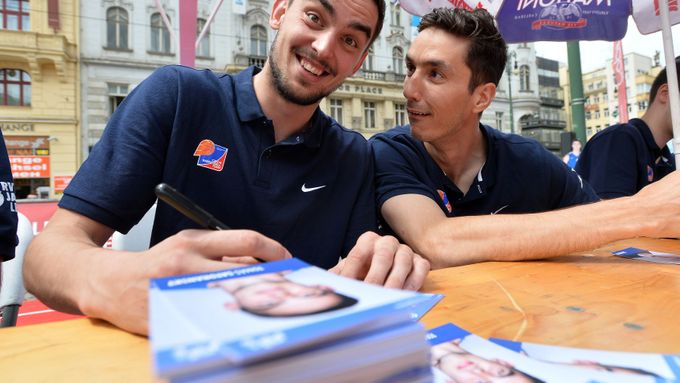 Tomáš Satoranský a Jiří Welsch na autogramiádě s fanoušky