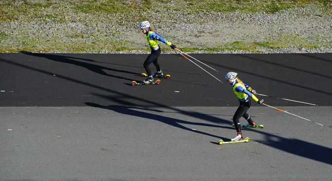 Vysočina Arena stále patří biatlonistům, kteří se stále připravují na kolečkových lyžích.