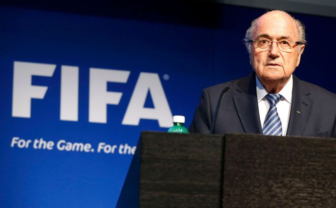 Sepp Blatter odstupuje z vedení FIFA