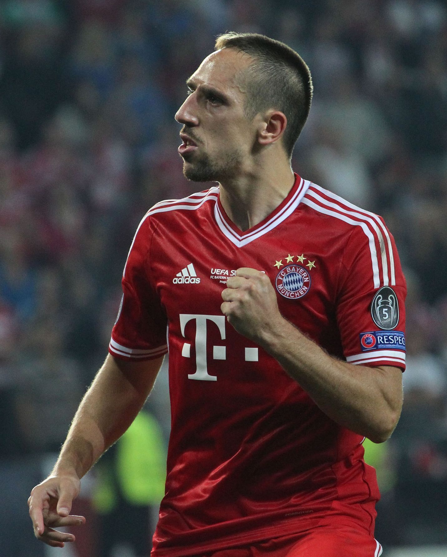 Franck Ribéry po proměněné penaltě v Superpoháru Bayern - Chelsea