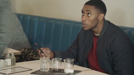 McDonald's si v nové reklamě utahuje z hipsterských kaváren