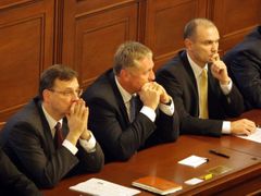 Mirek Topolánek, Ivan Langer a Petr Nečas ve sněmovně.