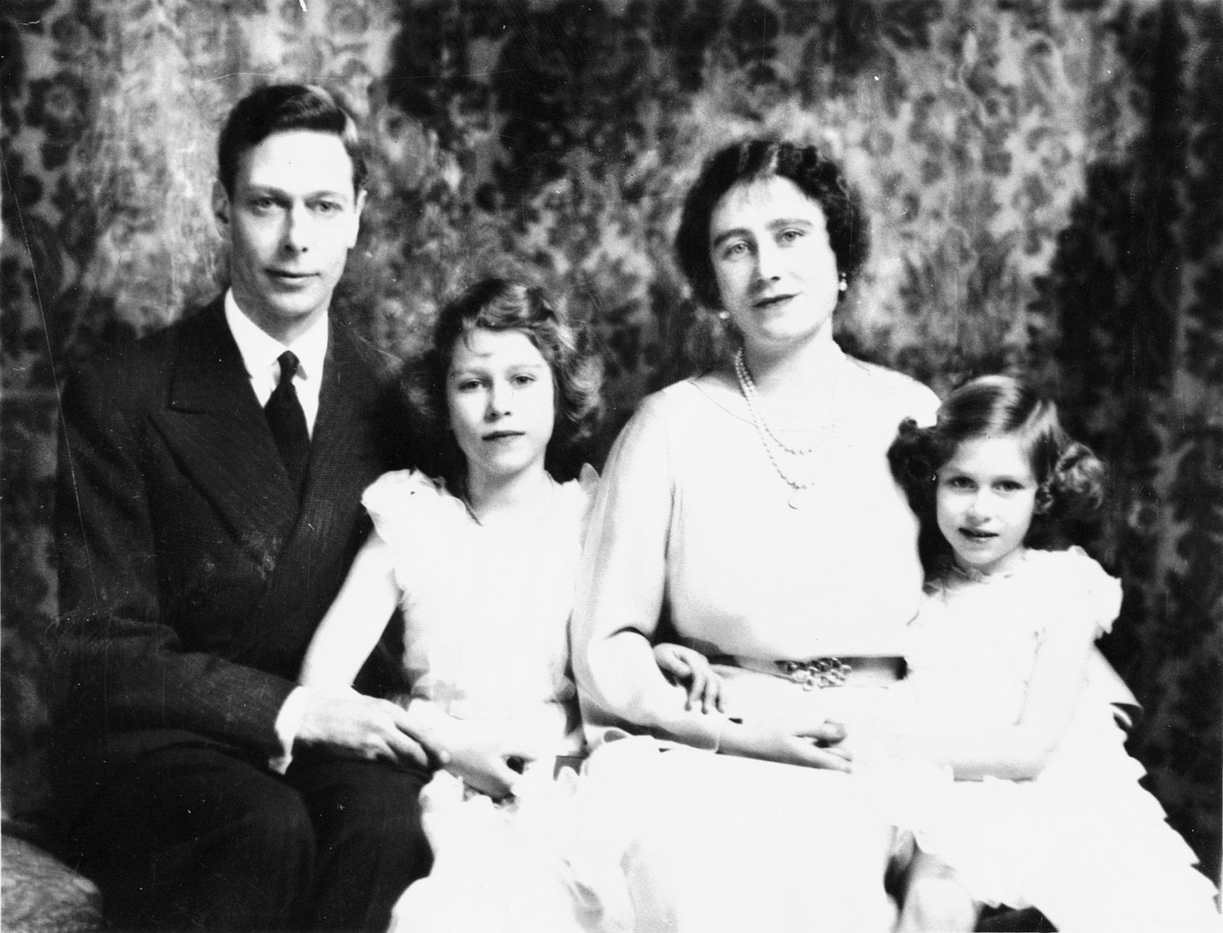 Britská královská rodina, Královna matka s Alžbětou II. a princeznou Margaret