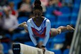 Nizozemka Chantysa Nettebová na kladině během evropského šampionátu sportovních gymnastek