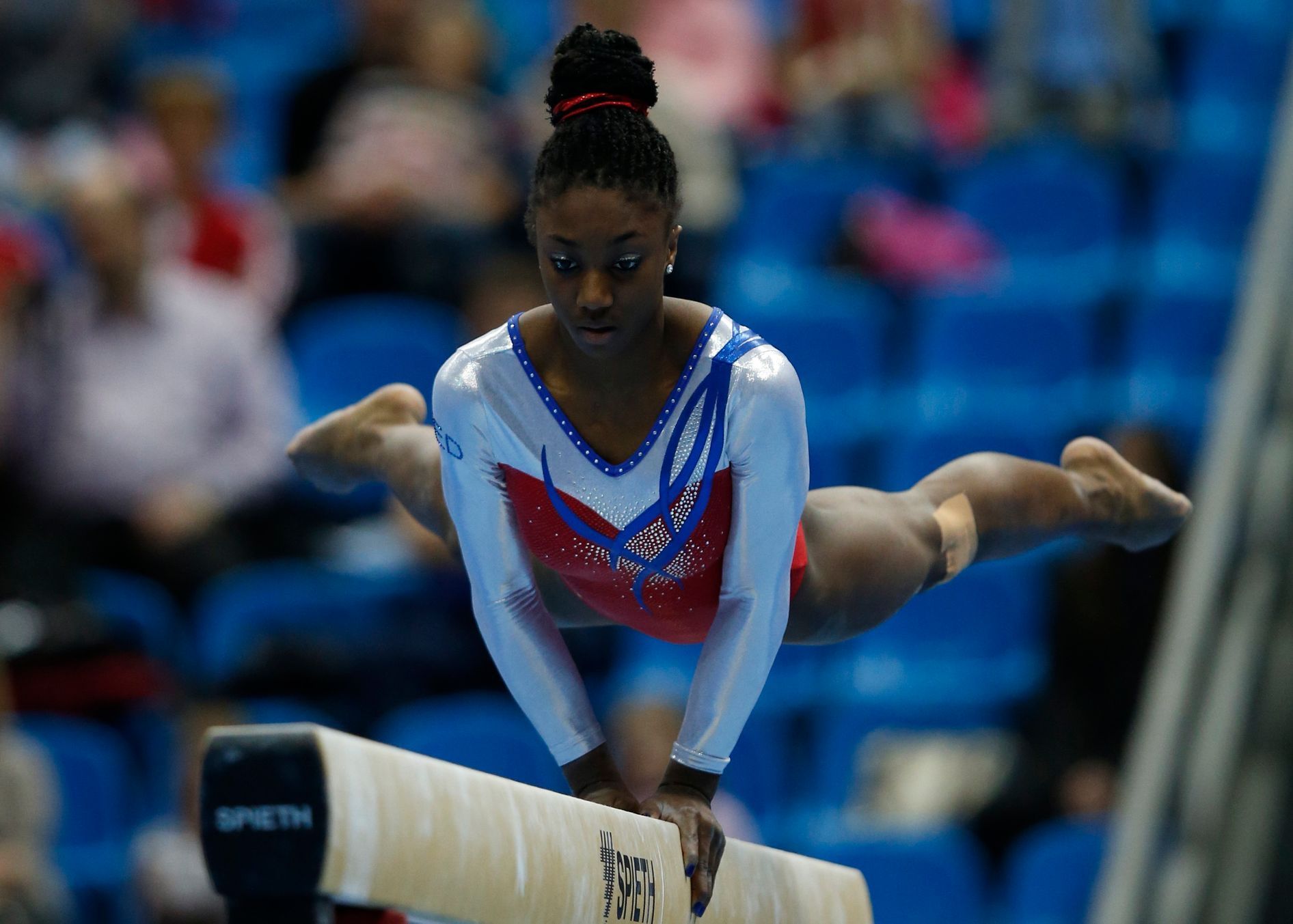 Chantysa Nettebová na kladině při ME sportovních gymnastů