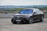 3. Mercedes-Benz (Německo) - hodnota 30,349 miliardy dolarů (meziročně +18 %)