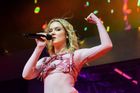 Zpívá od dětství a před „slizouny“ ji chránila máma. Na Colours míří Zara Larsson