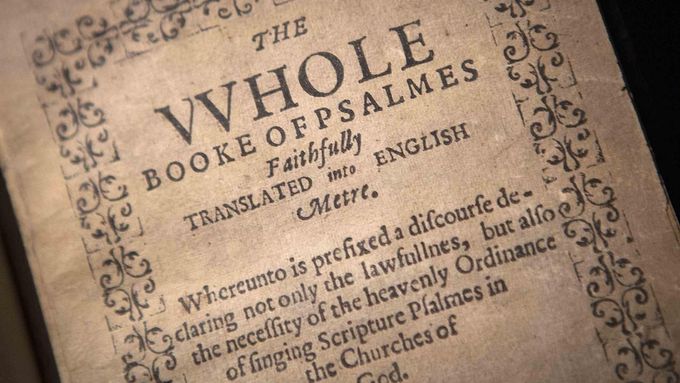 Kniha žalmů zvaná Bay Psalm Book je nejdražší tištěnou publikací, která byla kdy vydražena. Aukční síň Sotheby´s v New Yorku ji v úterý prodala za 14,2 milionu dolarů