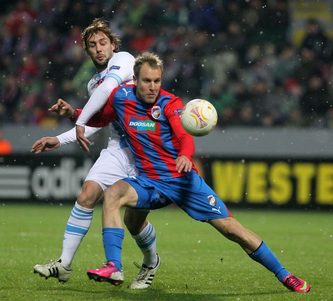 Fotbal, Evropská liga, Plzeň - Neapol: Daniel Kolář (vpravo)