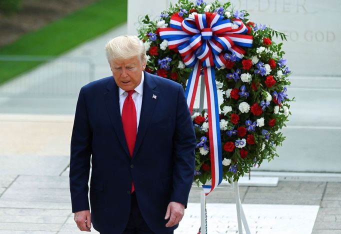 Americký prezident Donald Trump na Arlingtonském hřbitově.