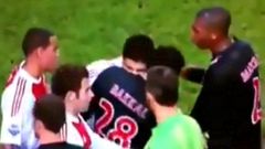 Uruguayec Suárez pokousal ještě v dresu Ajaxu protihráče Otmana Bakkala, čímž si vysloužil přezdívku "kanibal z Ajaxu".