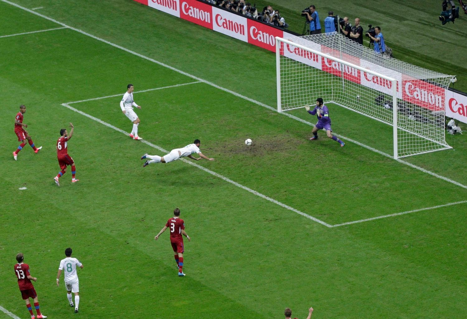 Neuznaný gól Hugo Almeidy v utkání Česko - Portugalsko ve čtvrtfinále Eura 2012.