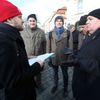 Protest proti kardinálu Dukovi