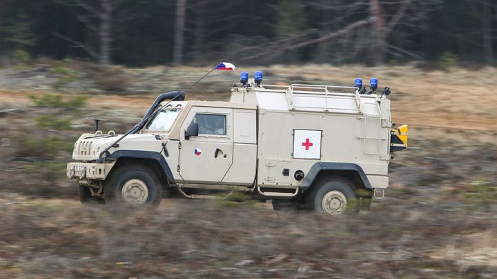 Armáda má čtyři nové sanitky, do konce roku dostane dalších patnáct