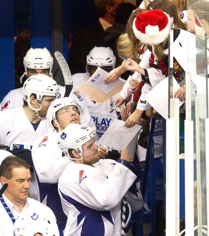 O podpisy hráčů byl v hale Maple Leaf Gardens velký zájem...