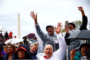 Foto: Jedna střela změnila Ameriku. Lidé vzpomněli na Martina Luthera Kinga, přišly i jeho děti