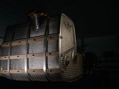 Ručně vyklepávanou palivovou nádrž a chladič vyrábí pro Bentley společnost Vintage Car Radiator Company.