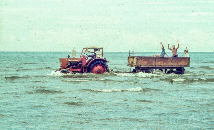 Fotografie Kuby, kterou pořídil Petr Levínský během pobytového zájezdu, jenž organizovala tehdejší Cestovní kancelář mládeže na jaře v roce 1989.