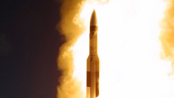 Antiraketa SM-2, která je součástí systému Aegis.