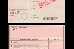 Policie zatkla lidi,kteří za úplatek pomohli k řidičáku