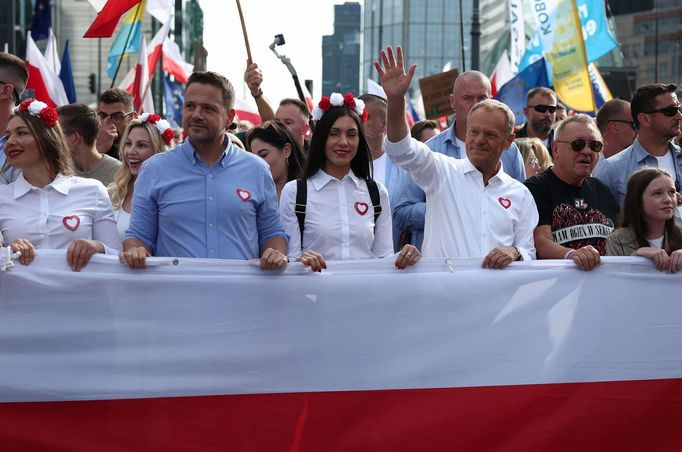 "Pochod milionu srdcí" svolal dva týdny před volbami opoziční vůdce Donald Tusk z liberální Občanské platformy.