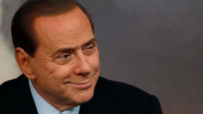Silvio Berlusconi se nevzdává bez boje.
