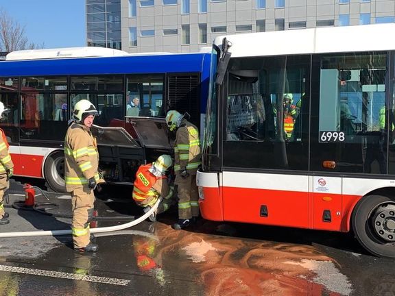 Nehoda dvou autobusů u Letiště Václava Havla v Praze.
