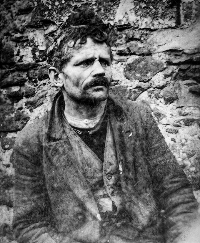 Karel Dvořáček, dvanáctkrát trestaný zloděj a jeden z hlavních obviněných v případu vražd v Kohnově mlýně, na policejním snímku z roku 1925.