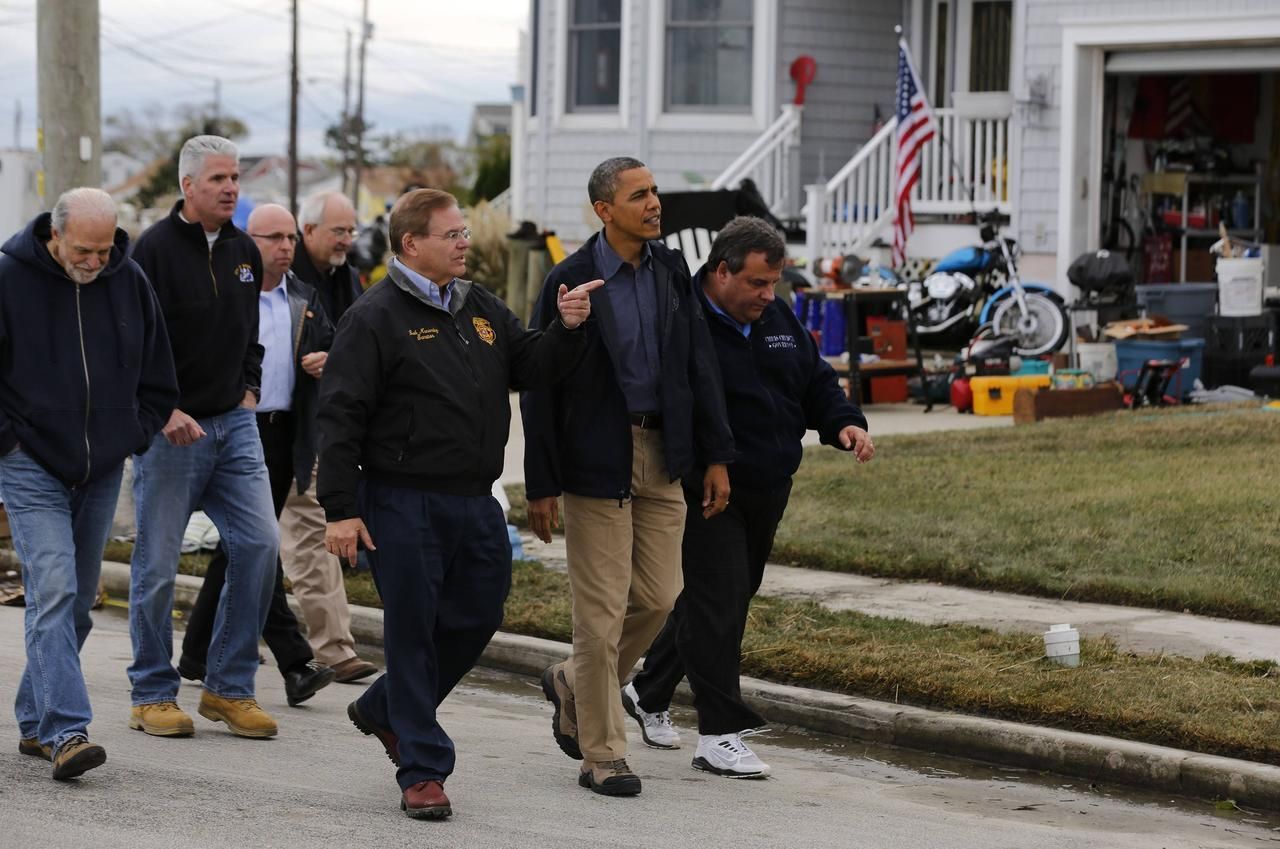 Obama, Romney a hurikán Sandy