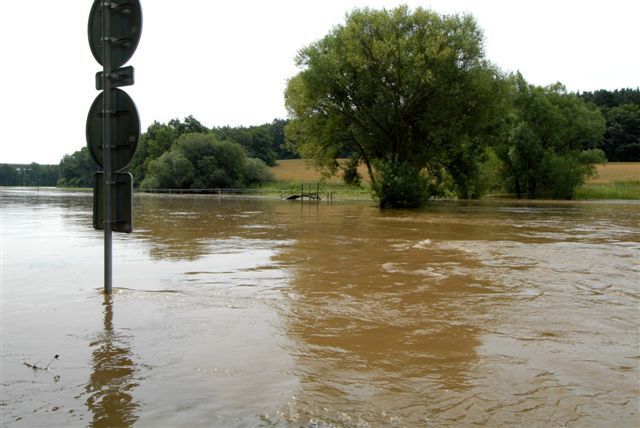 Rozvodněná Úslava v Plzni-Koterově