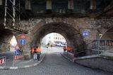Nejstarší část 1110 metrů dlouhého mostu je nad autobusovým nádražím Florenc.