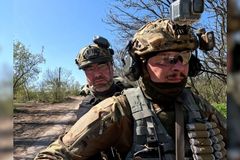 Pot, krev a dřina. Šokovalo mě, jak dlouho jsou Ukrajinci v zákopech, líčí Židek