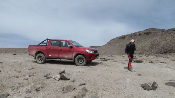 Foto: Tání ledovců v Peru. Dřív nebylo do pětitisícových výšek možné vyjet autem. Nyní už ano