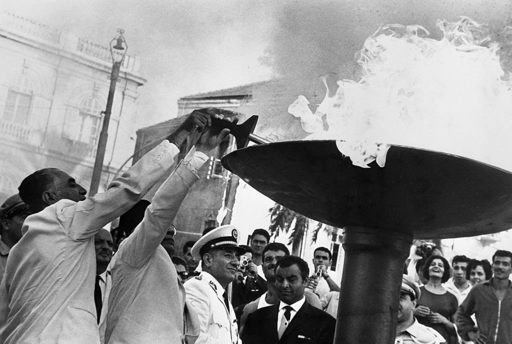 Obrazem: Historické fotografie z běhu s olympijskou pochodní - Profimedia (nepoužívat v článcích!!!)