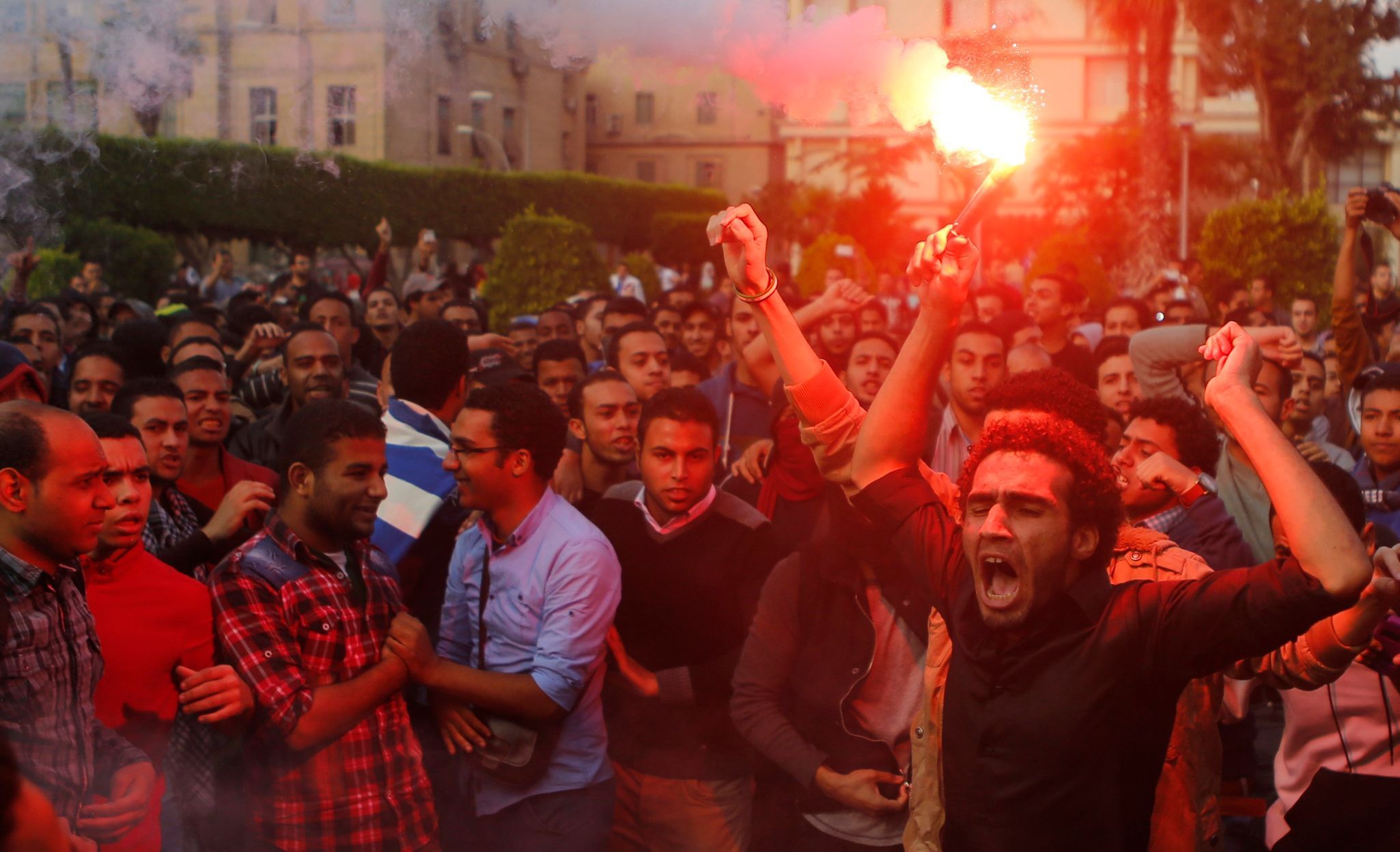 Studenti káhirské univerzity protestují proti zprošťujícímu rozsudku nad bývalým prezidentem Husní Mubarakem