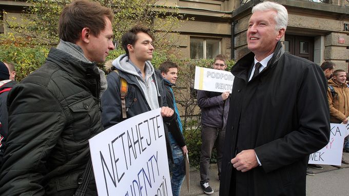 Svolavatel protestu za odvolání rektora ČVUT Petra Konvalinky Stanislav Jeřábek.