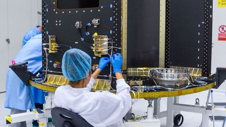V Brně budou vychovávat kosmické inženýry. Studenty naučí sestavit i vlastní satelit; Zdroj foto: Vysoké učení technické Brno